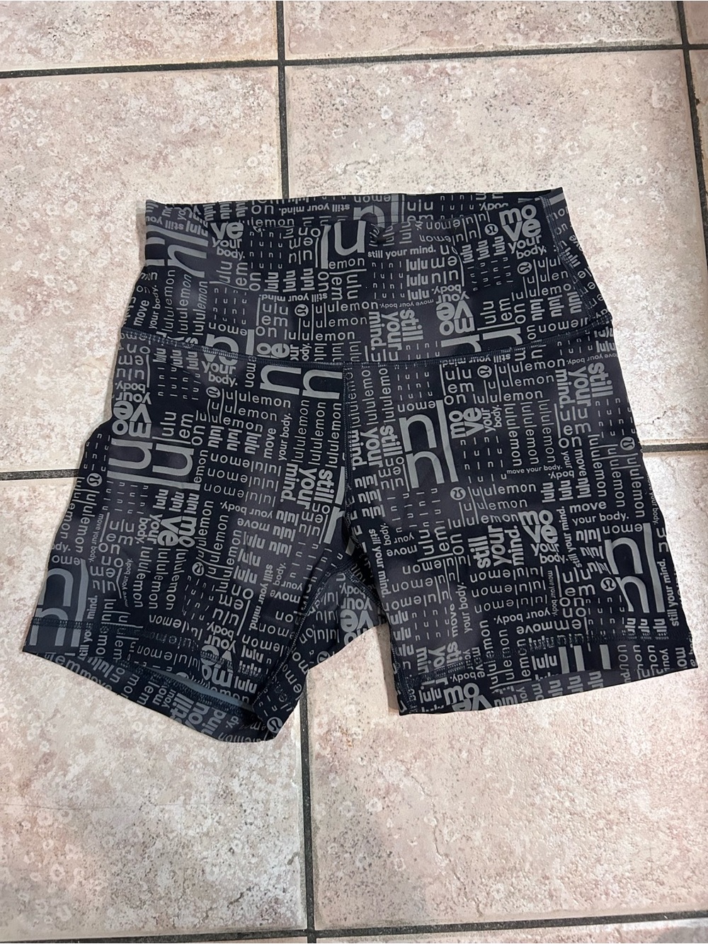 Lululemon wunder train contour fit 6 inch short